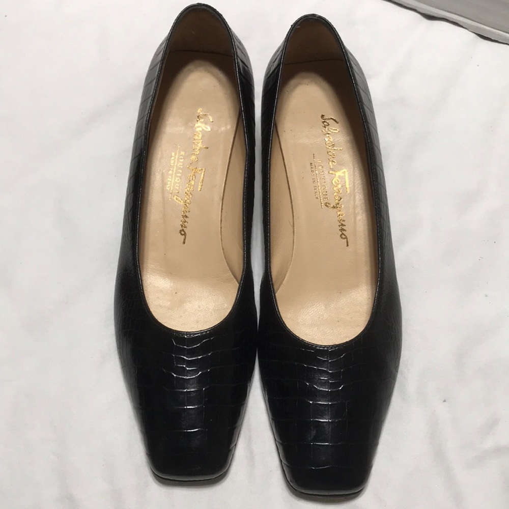 Salvatore Ferragamo croc embossed leather pumps. EUC